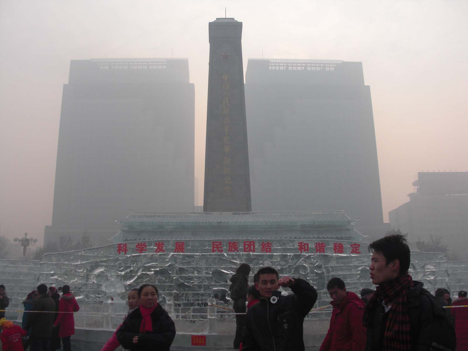 今天水水报道的主题---冰雕