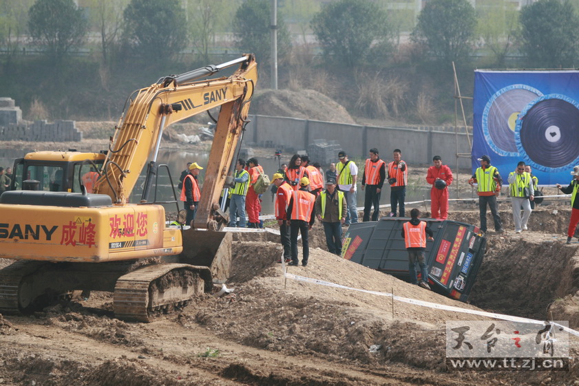 2010天台山汽车场地越野车王争霸赛PP欣赏 2010天台山汽车场地越野车王争霸赛PP欣赏