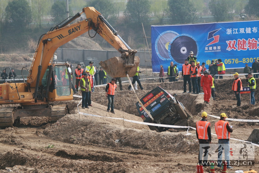 2010天台山汽车场地越野车王争霸赛PP欣赏 2010天台山汽车场地越野车王争霸赛PP欣赏