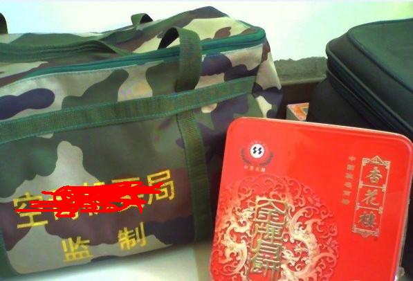 我的装备之一：军用睡袋、防潮垫