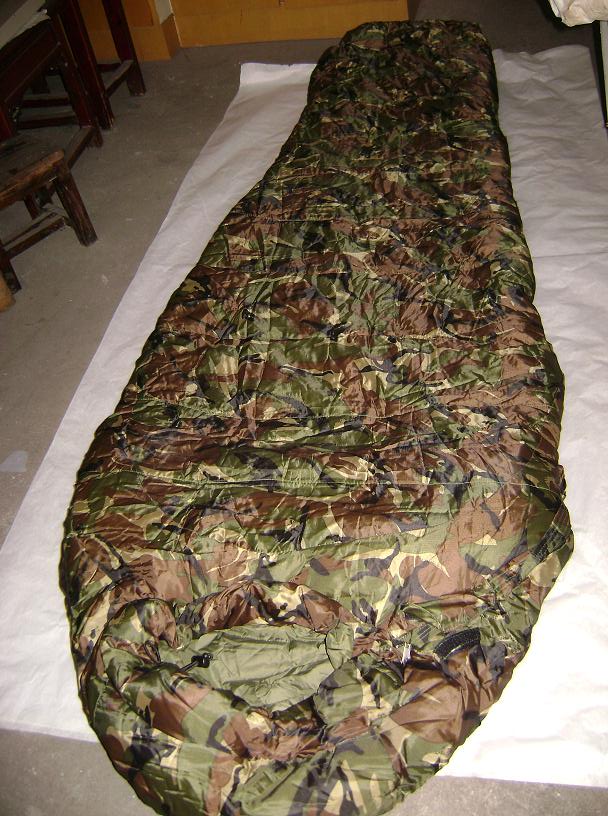我的装备之一：军用睡袋、防潮垫