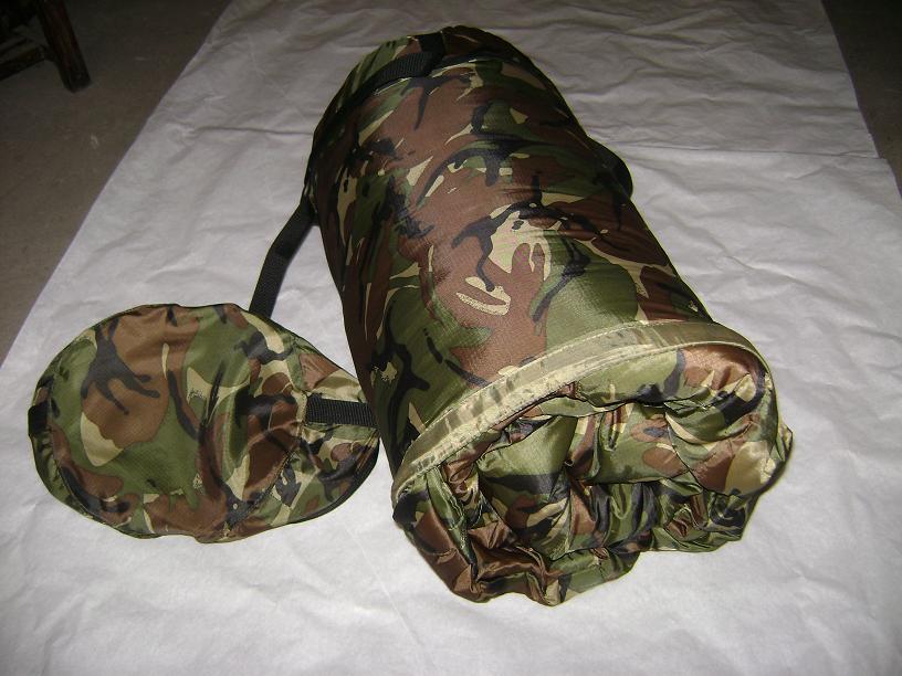 我的装备之一：军用睡袋、防潮垫