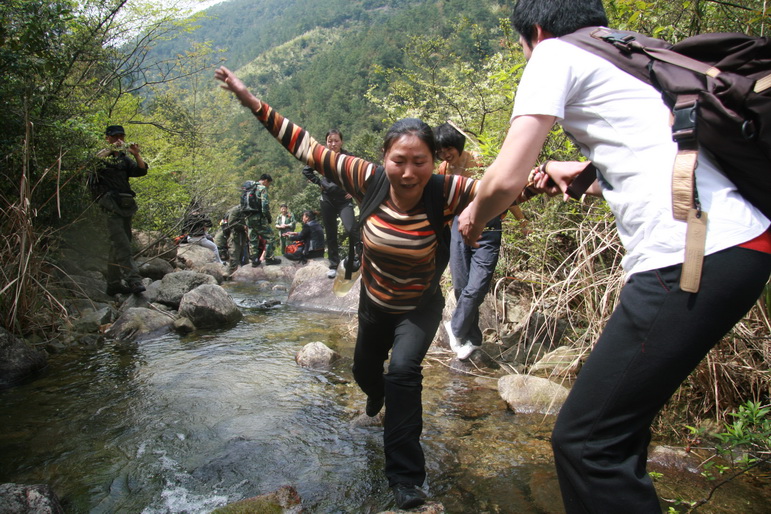 穿越石井坑图片之老树版 穿越石井坑图片之老树版