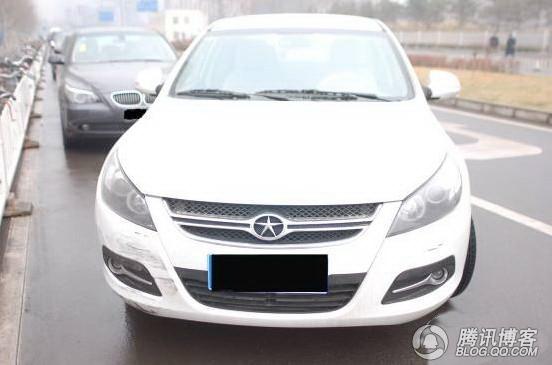 相当的彪悍啊  果然是信春哥的  宝马女当街殴打和悦女