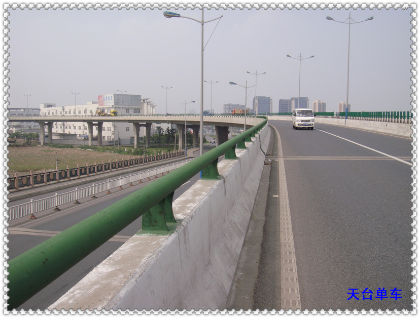 冒险上高架，下面的路实在是不会走.jpg