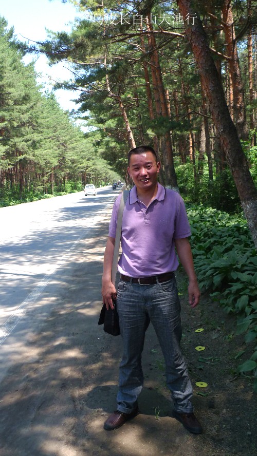 在沈阳的兄弟一起去的，没有美女带个帅哥也可以招美女