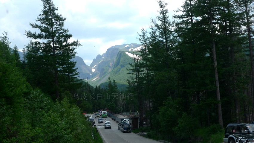 远看山顶就在眼前，