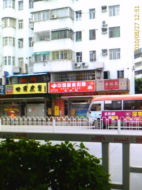 带个小孩逛工厂