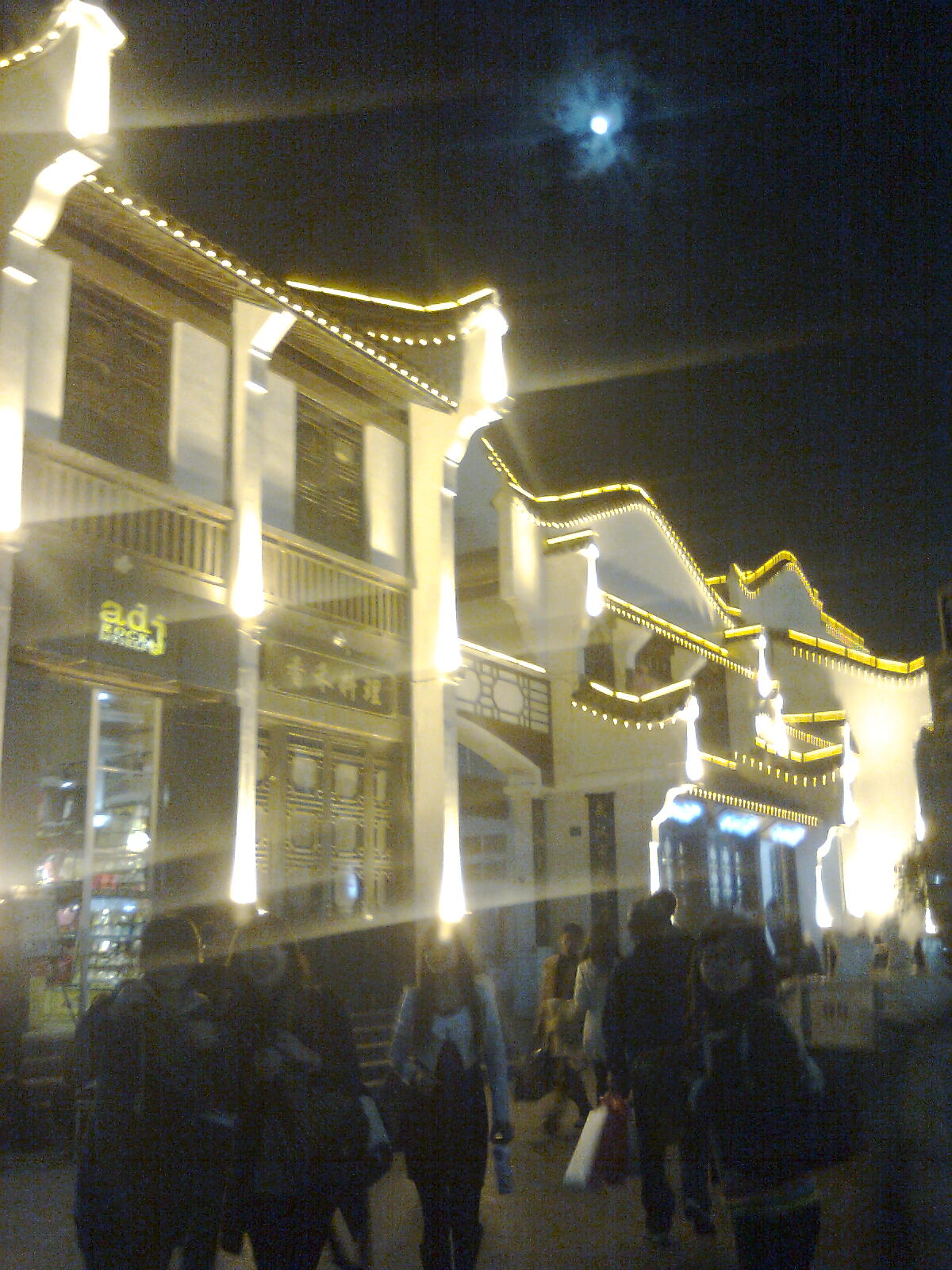 看得出来这是一个小学的大门吗？